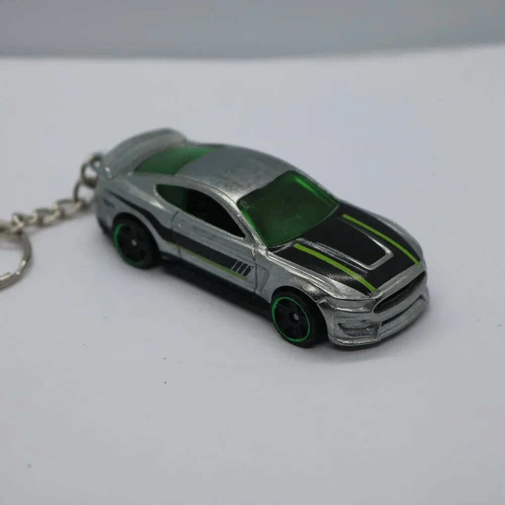 Hot Wheels 2015 Shelby GT350R 1:64 scale functional keychain